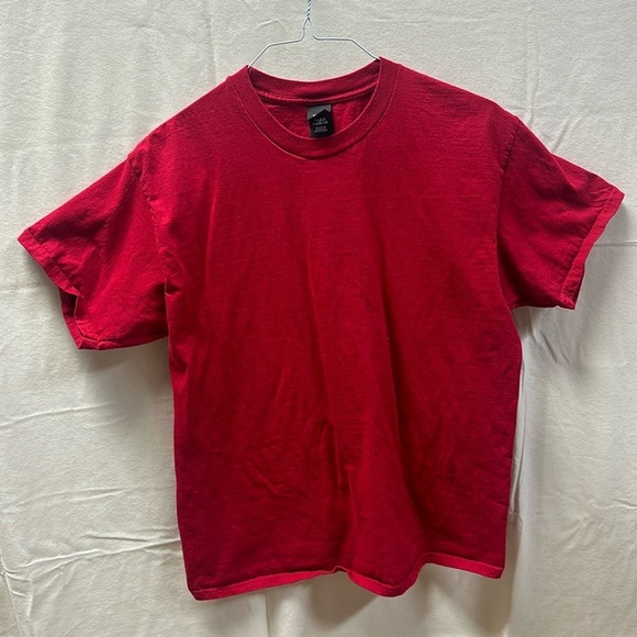 Hanes - Picture 1 of 2